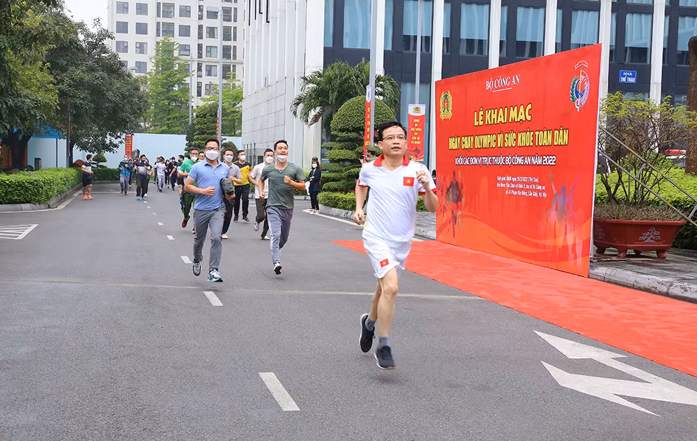 Bộ Công an hưởng ứng Ngày chạy Olympic vì sức khỏe toàn dân -1