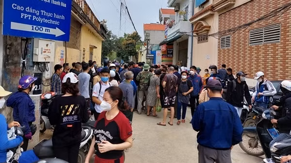 Lộ hình ảnh nghi can dùng búa đập tủ trưng bày cướp vàng ảnh 4