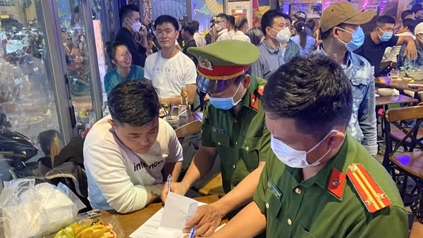 16 nam nữ tổ chức “bay lắc” trong karaoke Phượng Phi Thường ảnh 5