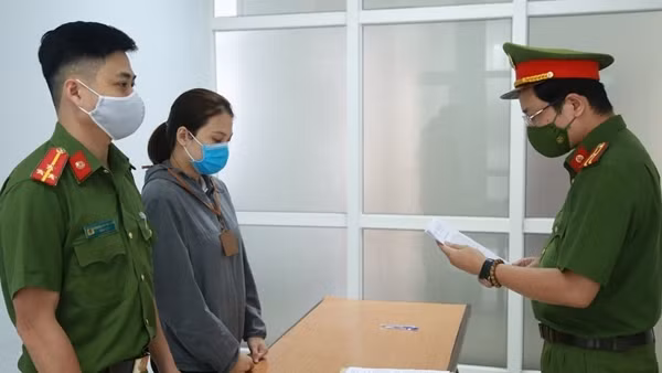 Cặp đôi giả làm giám đốc và trợ lí "tung hứng" lừa tiền doanh nghiệp ảnh 3