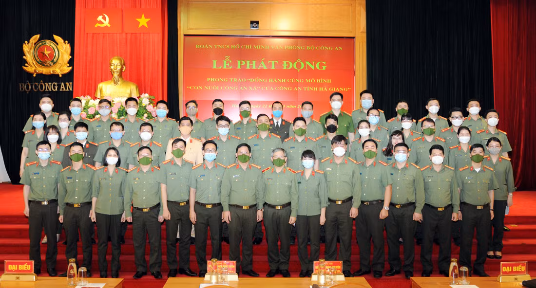 Đồng hành cùng mô hình “Con nuôi Công an xã” của Công an tỉnh Hà Giang -0