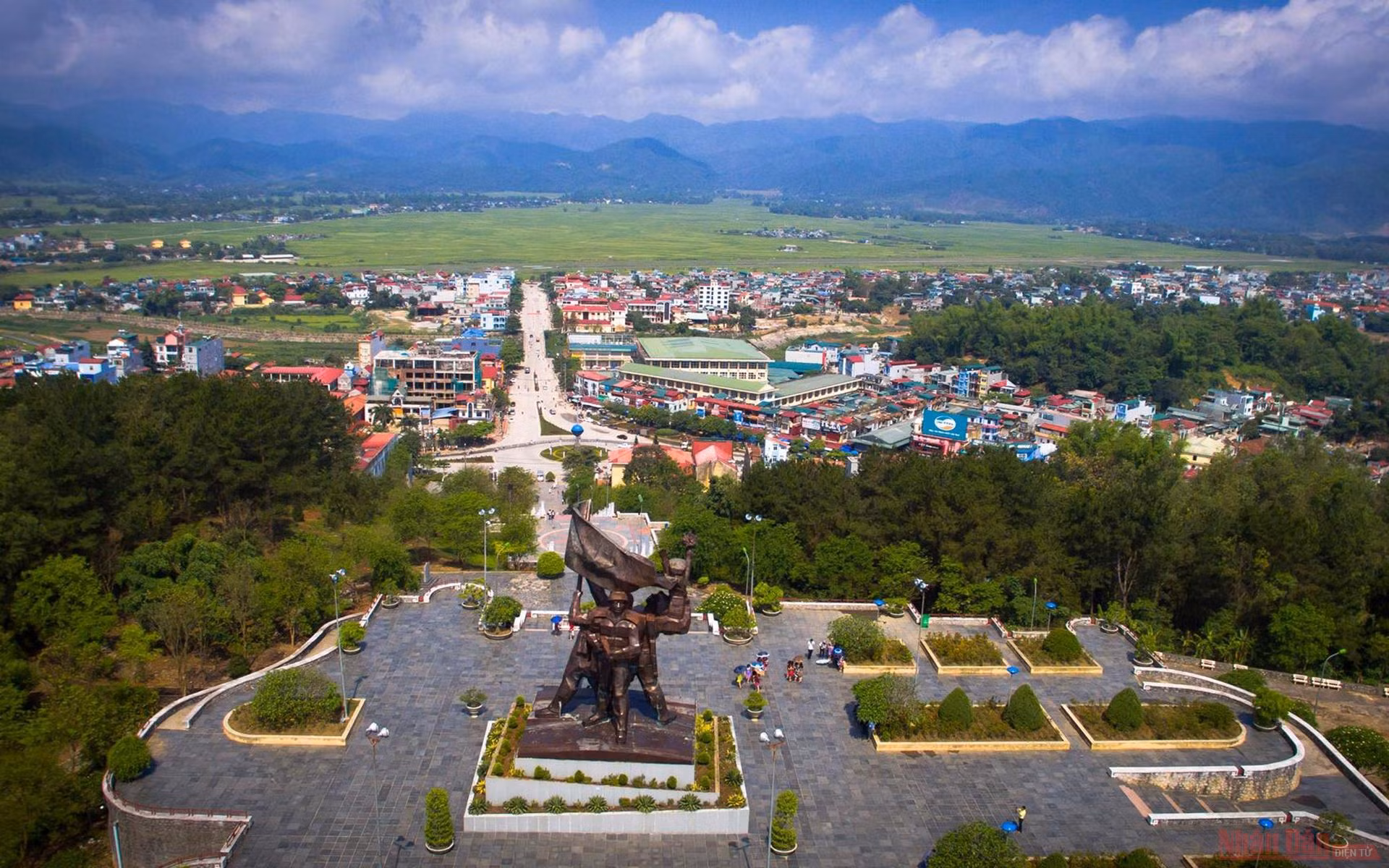 Miền Bắc nắng ấm, Trung và Nam Bộ mưa giông về chiều tối -0