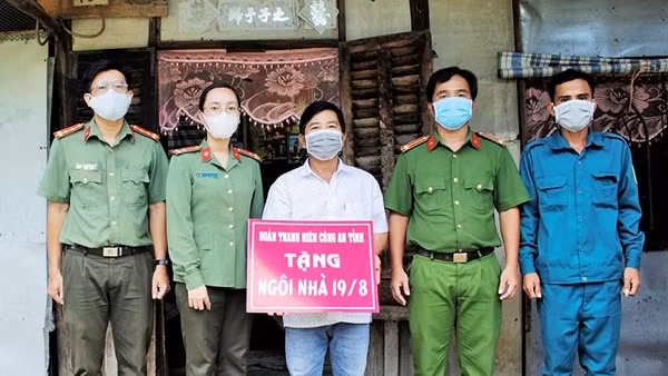 Chữ Tâm của những người CSGT ảnh 2