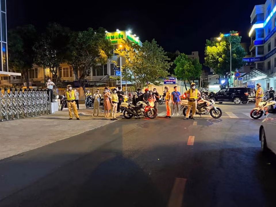 Những hình ảnh đầu tiên về vụ bắt giữ bà Nguyễn Phương Hằng -0