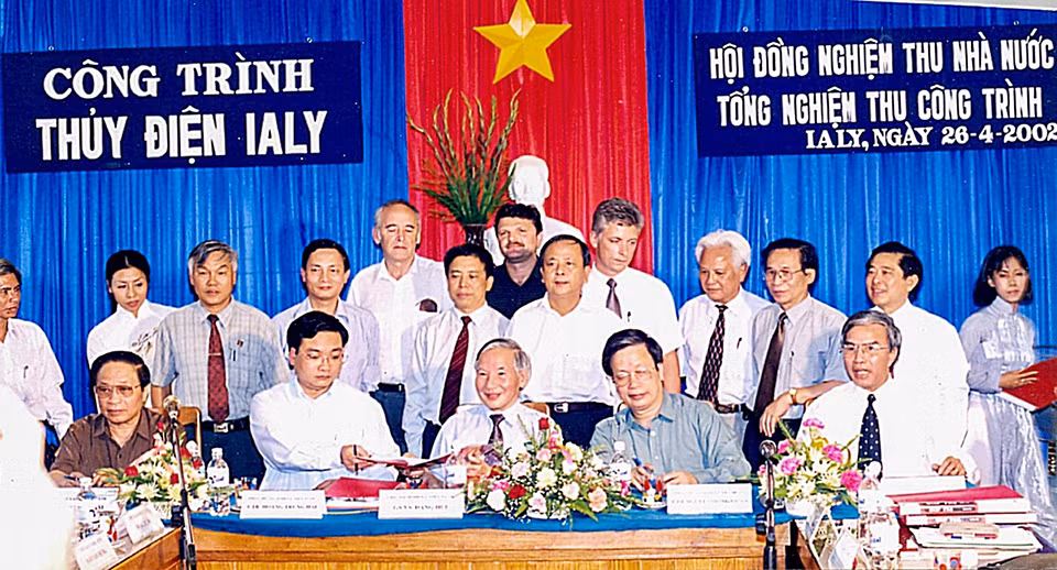 Những người ở lại Yaly -0