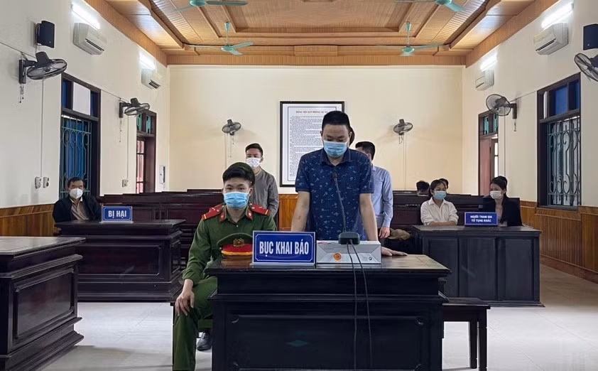 Gây ra 12 vụ tống tiền doanh nghiệp, 4 phóng viên, cộng tác viên lĩnh án 105 tháng tù -0
