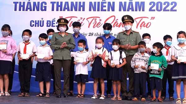 Trao Bằng khen của Bộ Công an cho các tập thể có thành tích xuất sắc ảnh 4