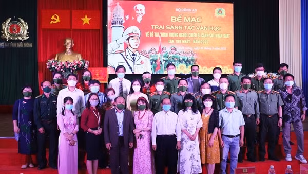 Sôi nổi các hoạt động kỷ niệm 60 năm Ngày Truyền thống lực lượng CSND ảnh 4