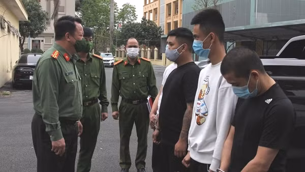 Kết bạn qua “Hội những người vỡ nợ thích làm liều” để rủ nhau đi cướp giật