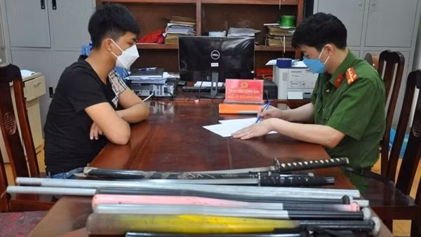 Xử lý hàng chục thanh thiếu niên rú ga, nẹt pô mang theo hung khí