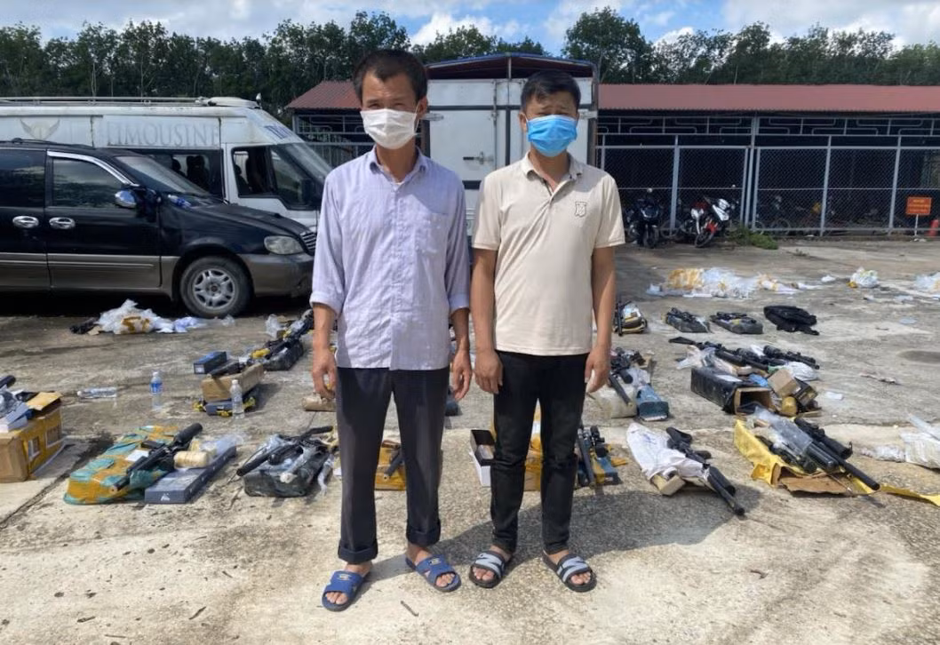 Phát hiện “kho” vũ khí trên ô tô tải -1