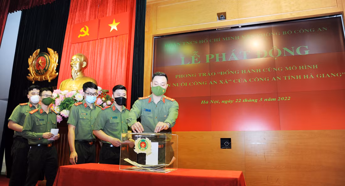 Đồng hành cùng mô hình “Con nuôi Công an xã” của Công an tỉnh Hà Giang -0