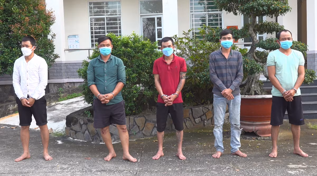 “Ngũ ca” xông vào trụ sở Công an xã đập phá, đánh người, cướp xe -0