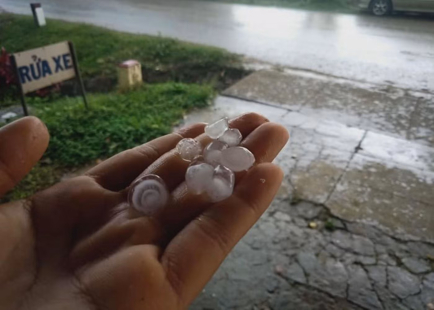 Xuất hiện 2 trận mưa đá liên tiếp ở miền núi Thừa Thiên-Huế -0