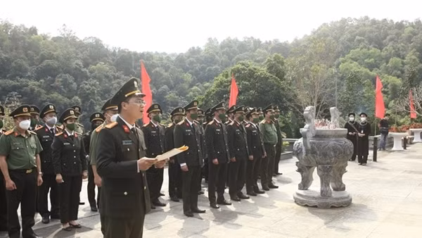 Học viện Chính trị CAND về nguồn tại Khu di tích lịch sử Điện Biên Phủ ảnh 5