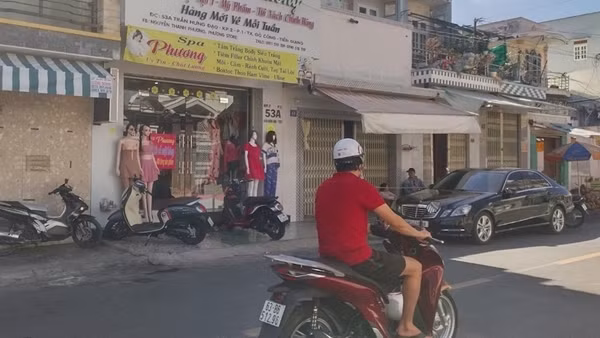Thu giữ 3 khẩu súng sau vụ gây rối trước cổng TAND tỉnh Tiền Giang ảnh 3