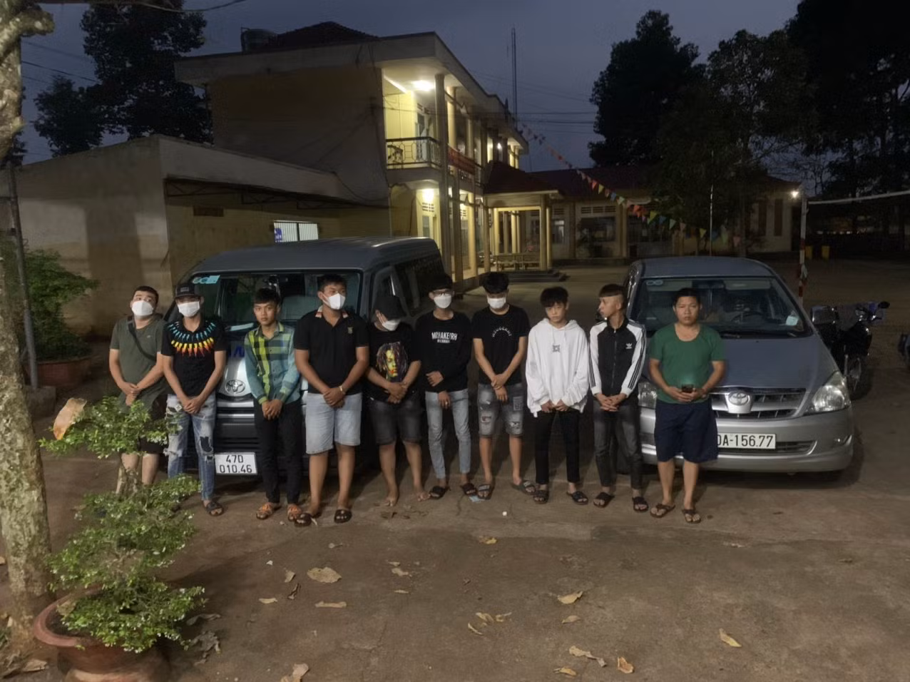 Giải tán hàng chục thanh niên tụ tập, đua xe trên Quốc lộ 56 lúc rạng sáng -0