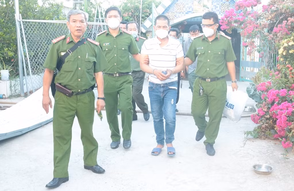 Bắt nhóm đối tượng gây rối trật tự và sử dụng trái phép vũ khí quân dụng -0