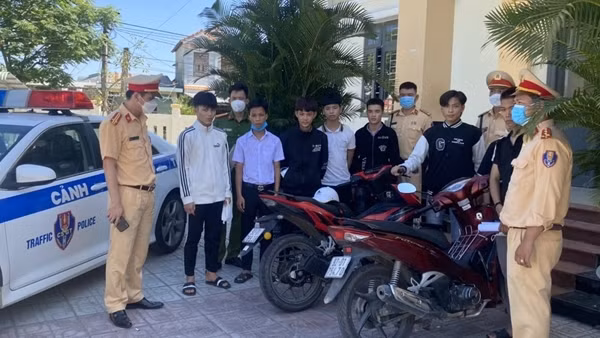 Vác dao, bom xăng hỗn chiến do "tranh một bóng hồng" ảnh 4