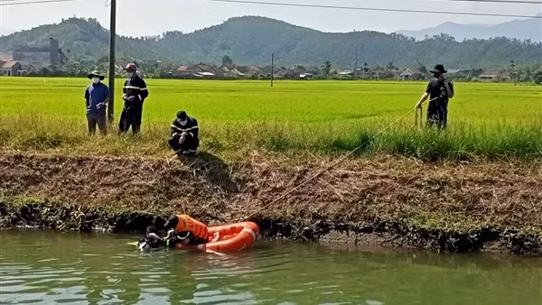 Bé trai 11 tuổi chết đuối khi ra tắm ao nuôi tôm ảnh 3