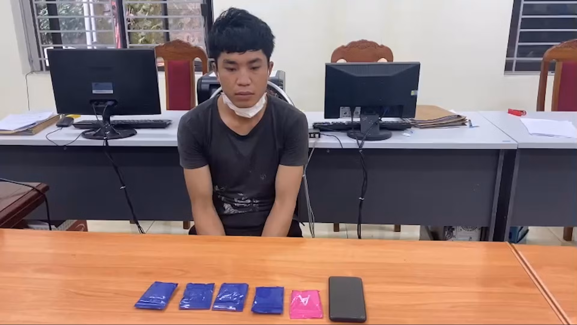 Mua 1.000 viên ma túy tổng hợp từ biên giới về bán kiếm lời -0