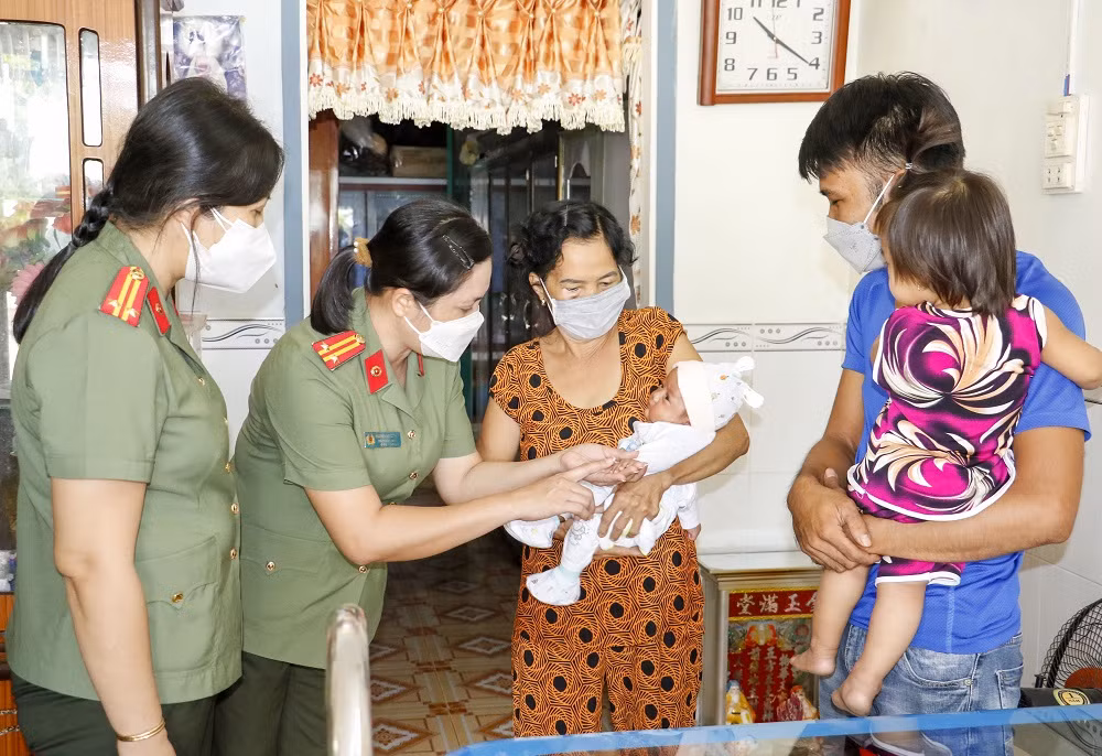 Lan tỏa yêu thương đối với trẻ em mồ côi vì dịch COVID-19 -0