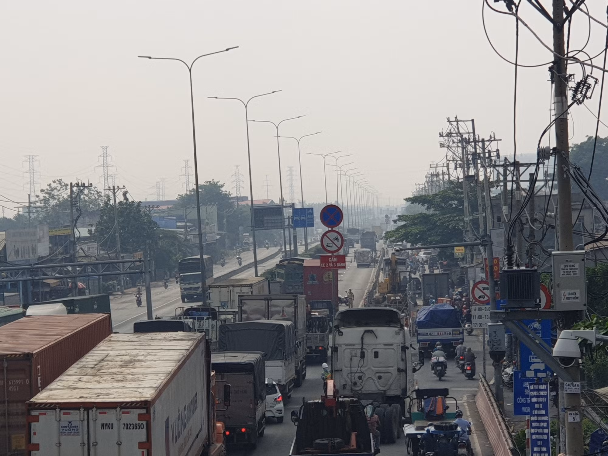 TNGT làm 2 người chết khiến giao thông bị ùn ứ nghiêm trọng -3