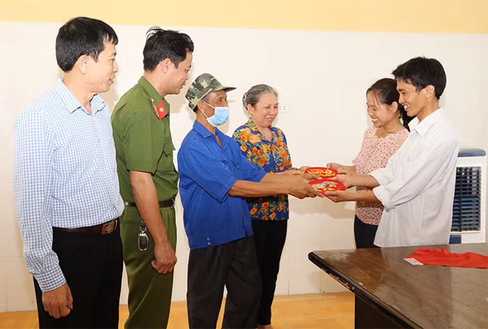 Chuyện phố trong làng -0