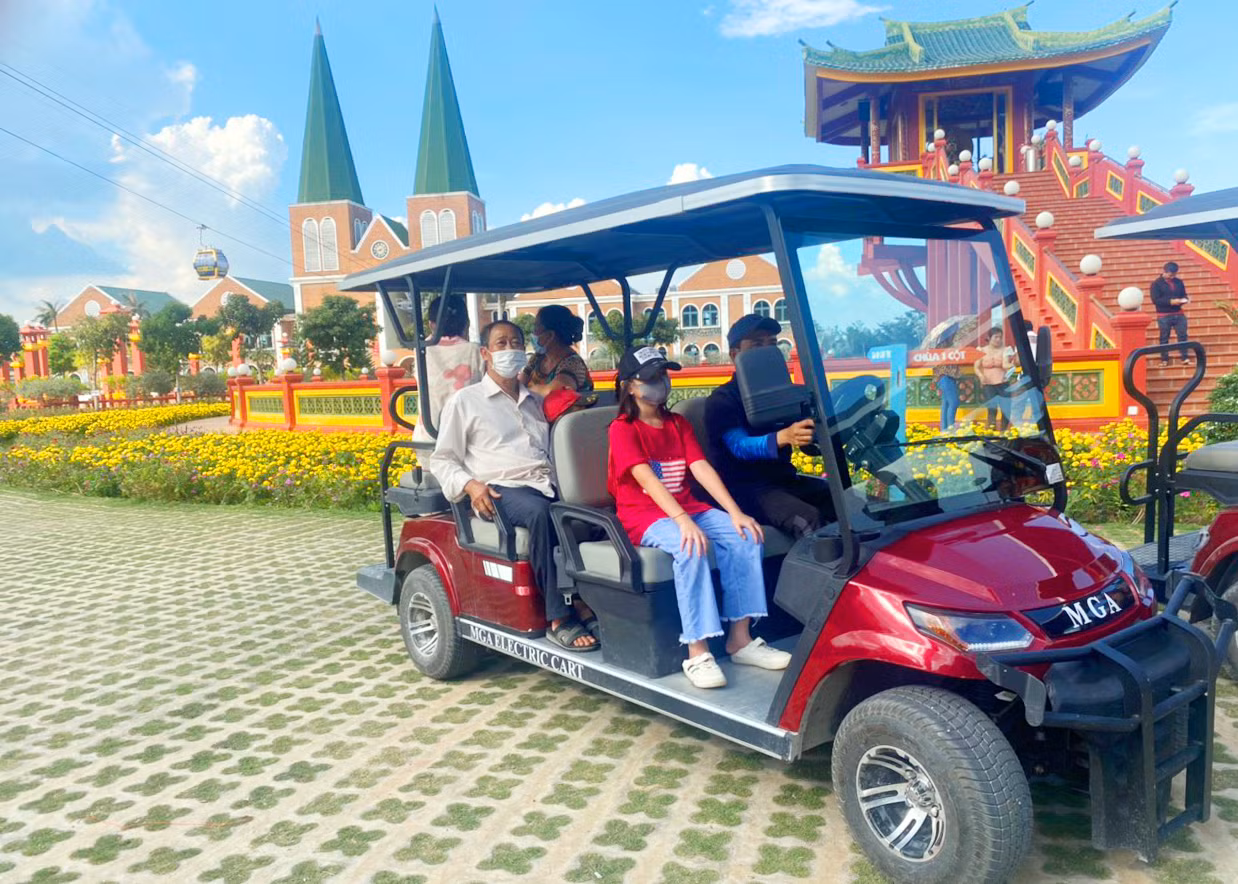 Nhiều hạng mục, công trình thu hút du khách tại Khu du lịch Cáp treo Núi Sam -0