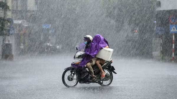 Cảnh báo mưa lũ ở miền Bắc; miền Trung nắng nóng trên 36 độ C ảnh 2