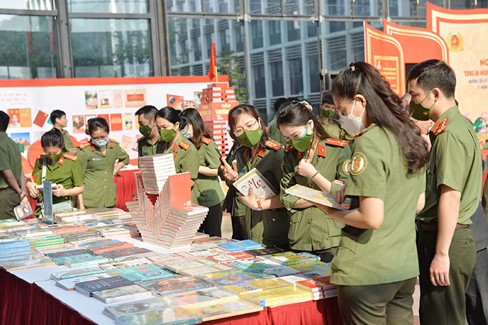Phát triển văn hoá đọc - Dấu ấn từ Ngày Sách và Văn hoá đọc trong CAND -0