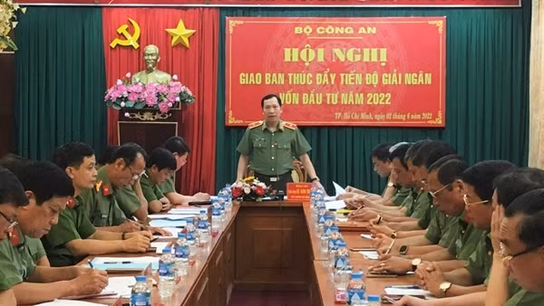 Công nhân chật vật trong "bão giá" ảnh 2