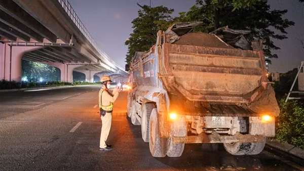Kịch tính hội thi kĩ năng lái xe giỏi của CSGT ảnh 14