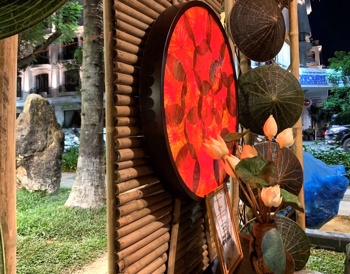 Nhộn nhịp mùa thu hoạch sen xứ Huế -1
