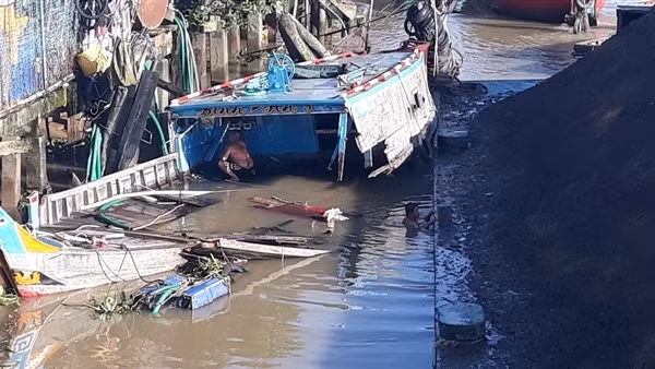 Sà lan mất lái tông chìm ghe chở cá