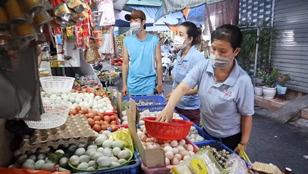 Hoa mắt với… xăng! ảnh 6