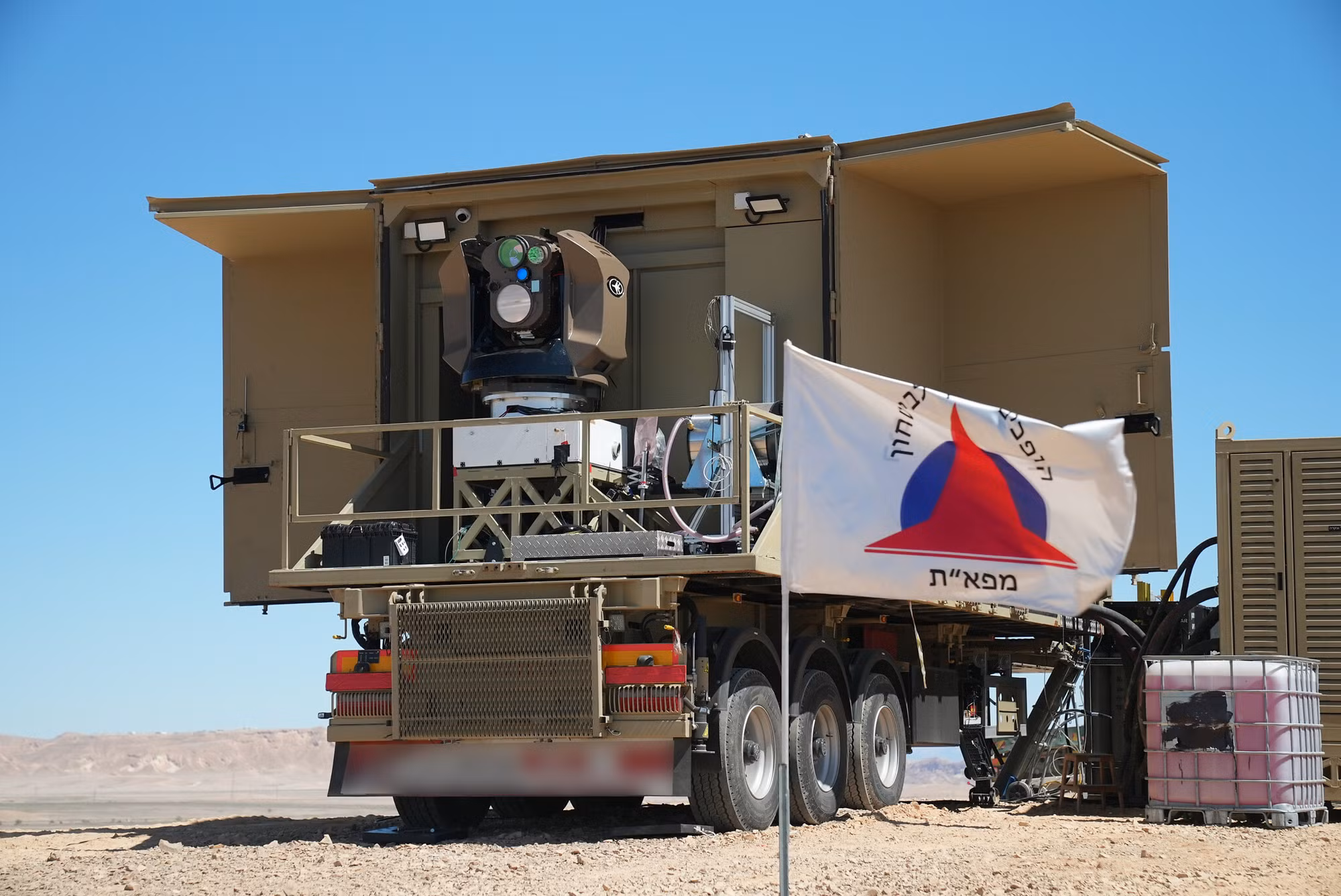 Israel khoe vũ khí đánh chặn được rocket với giá 50.000đ/quả -0