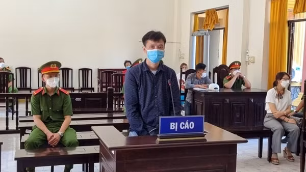 Khẩn trương điều tra vụ hơn 300 sinh viên bị lừa ký hồ sơ mua hàng trả góp ảnh 2
