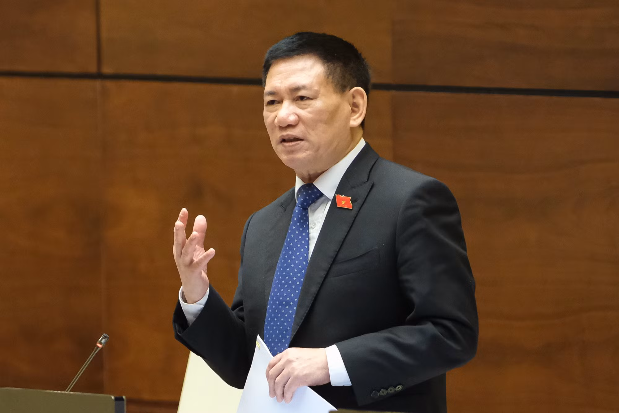 Cách chức, cảnh cáo và kiểm điểm nhiều cán bộ lãnh đạo liên quan đến thị trường chứng khoán -0