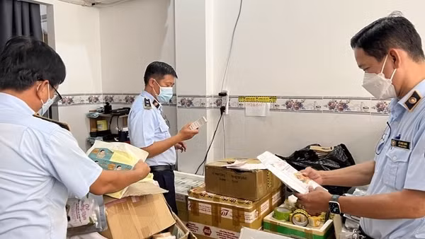 Tạm giữ số lượng lớn mỹ phẩm chưa rõ nguồn gốc