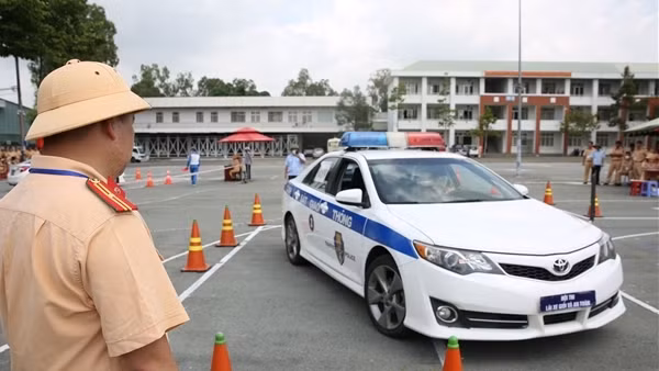 Công an Bình Phước đạt giải Nhất lái xe giỏi và an toàn lực lượng CSGT phía Nam ảnh 3