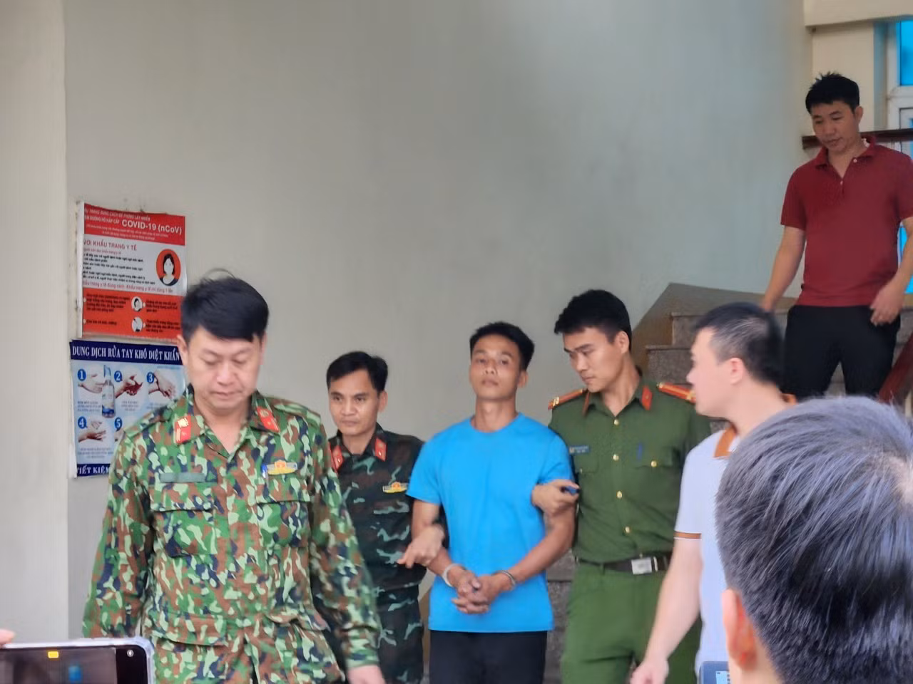 Chủ tịch tỉnh thưởng 30 triệu đồng cho Công an xã -0