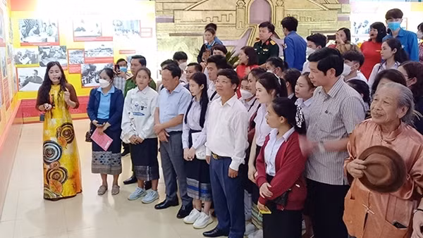 Độc đáo những “phiên bản” Kim ấn triều Nguyễn làm bằng gốm thếp vàng ảnh 13