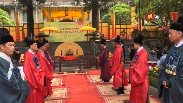 Tái hiện Lễ ban quạt trong cung đình xưa tại Hoàng thành Thăng Long