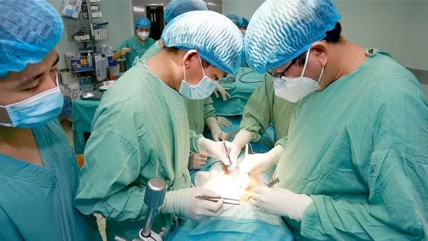 Xúc động 2 ca ghép thận từ người hiến tạng chết não