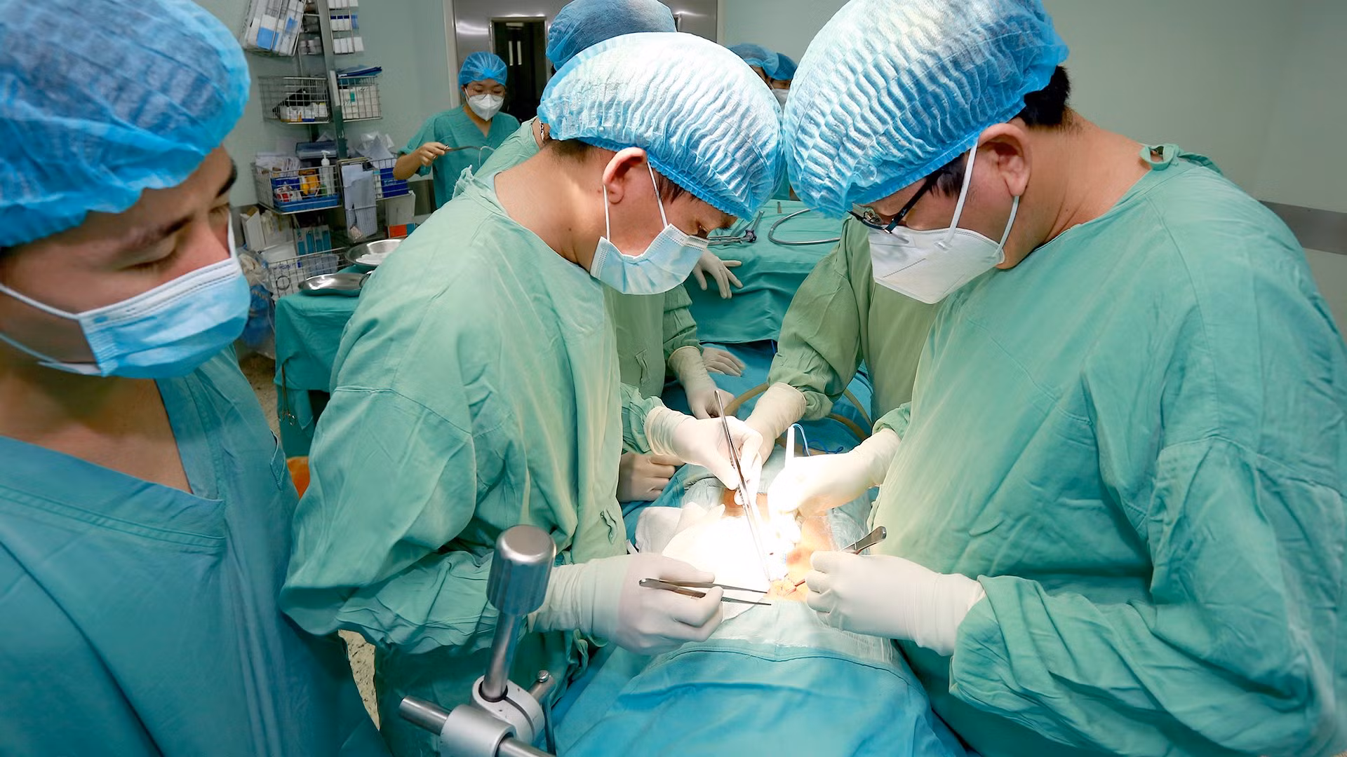 Xúc động 2 ca ghép thận từ người hiến tạng chết não -0