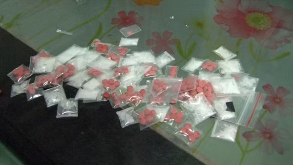 Nhét ma túy vào chỗ hiểm vẫn bị "soi" ra ảnh 2