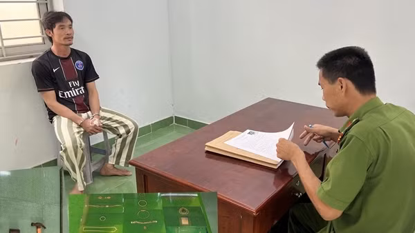 Chồng cạy két sắt trộm tiền của vợ