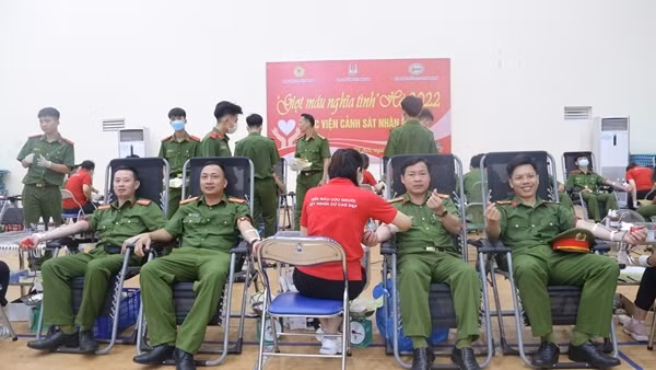 Học viện CSND vận động hơn 1.000 đơn vị máu cứu người
