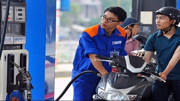 Xăng dầu giảm giá sâu, tín hiệu tích cực đối với người dân và doanh nghiệp ảnh 2